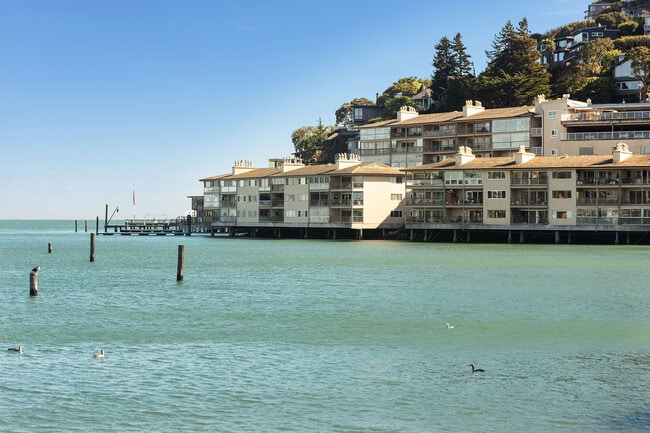 Waterfront Corner Penthouse - 100 South St
