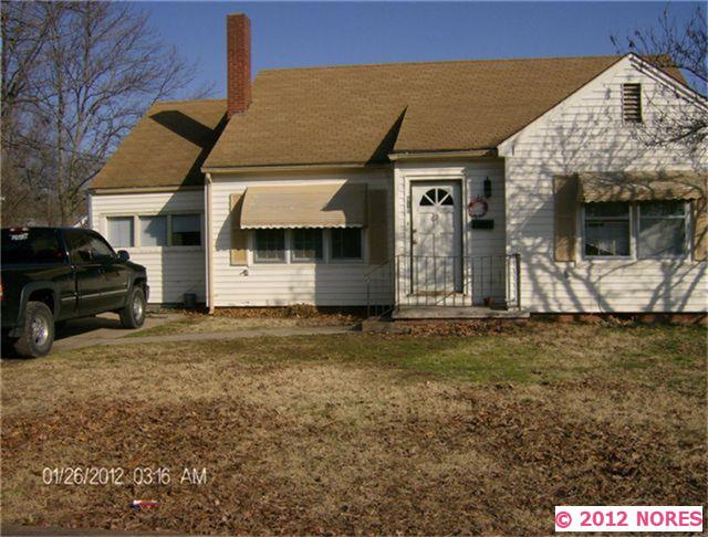 Building Photo - 902 N Grand Ave