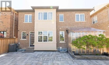 Building Photo - 22 Cirrus Cres