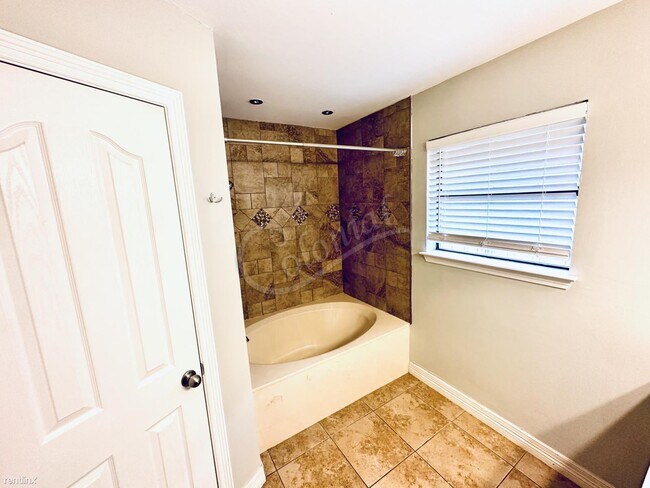 Foto del edificio - 4 br, 2 bath House - 5010 James Loop