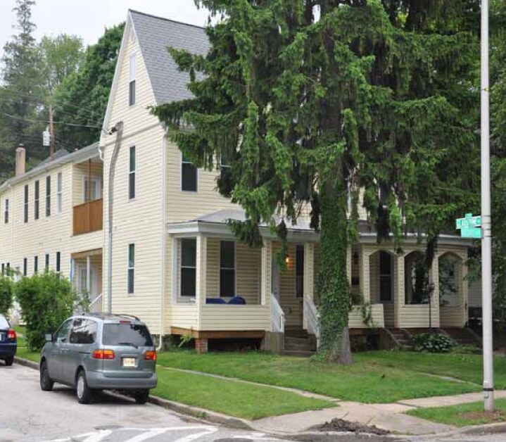 Primary Photo - 5011 Roland Ave