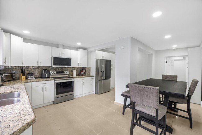 Foto del edificio - 2244 SW 10th St