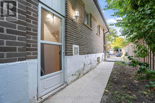 Building Photo - 87 Pennington Crescent
