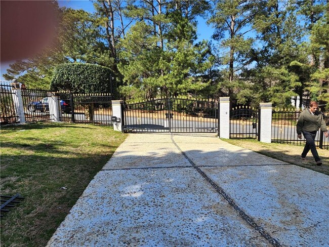Building Photo - 147 Atlanta Country Club Dr