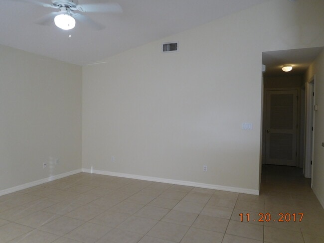 Foto del edificio - 2BR 1BA DUPLEX FOR RENT