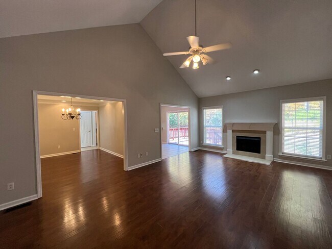 Foto del edificio - 3BR 2BA + Bonus Room Home on Cookstown in ...