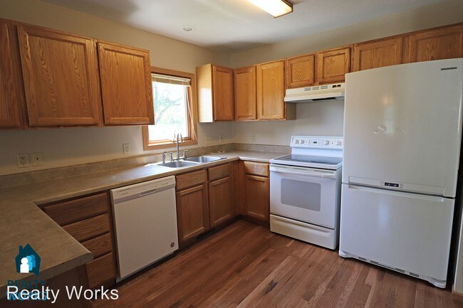Building Photo - 4 br, 1 bath House - 2515 N Main