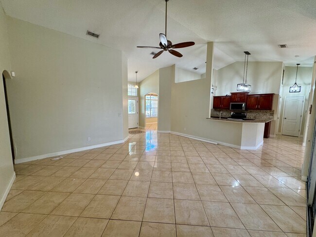 Building Photo - 774 Princeton Dr
