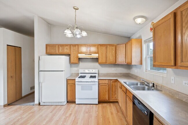 Building Photo - 26183 W Wooster Lake Ave