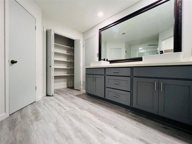 Building Photo - 3507 Golders Green Dr