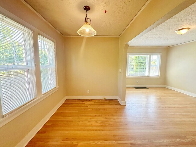 Foto del edificio - Energy-efficient 3-bedroom home with solid...