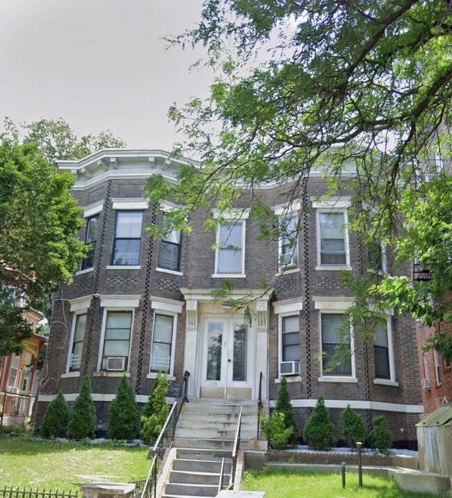 Building Photo - 119 N Terrace Ave