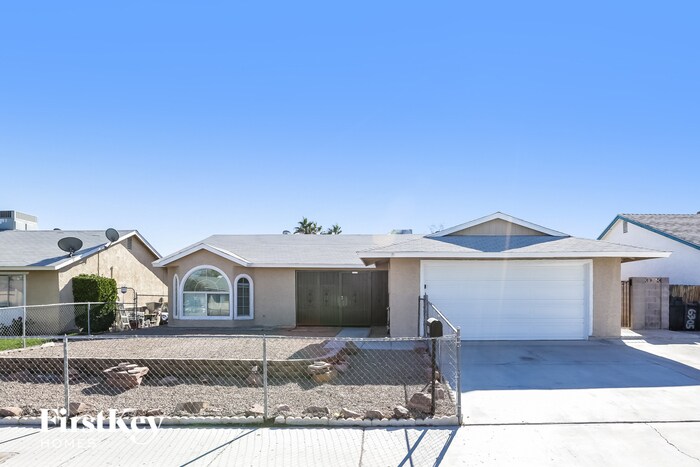 Primary Photo - 6305 Santa Cruz Ave