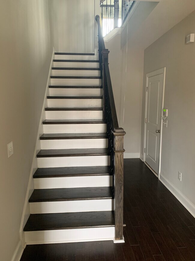 Entrada - 2631 Statesville Ave