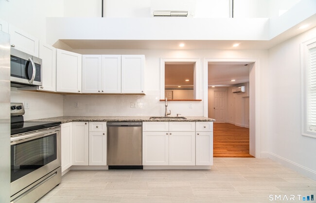 Foto del edificio - 1154 Poquonnock Rd