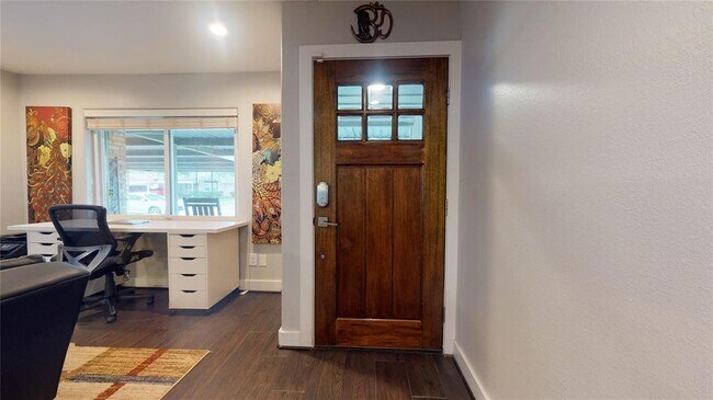 Building Photo - 3011 Larknolls Ln