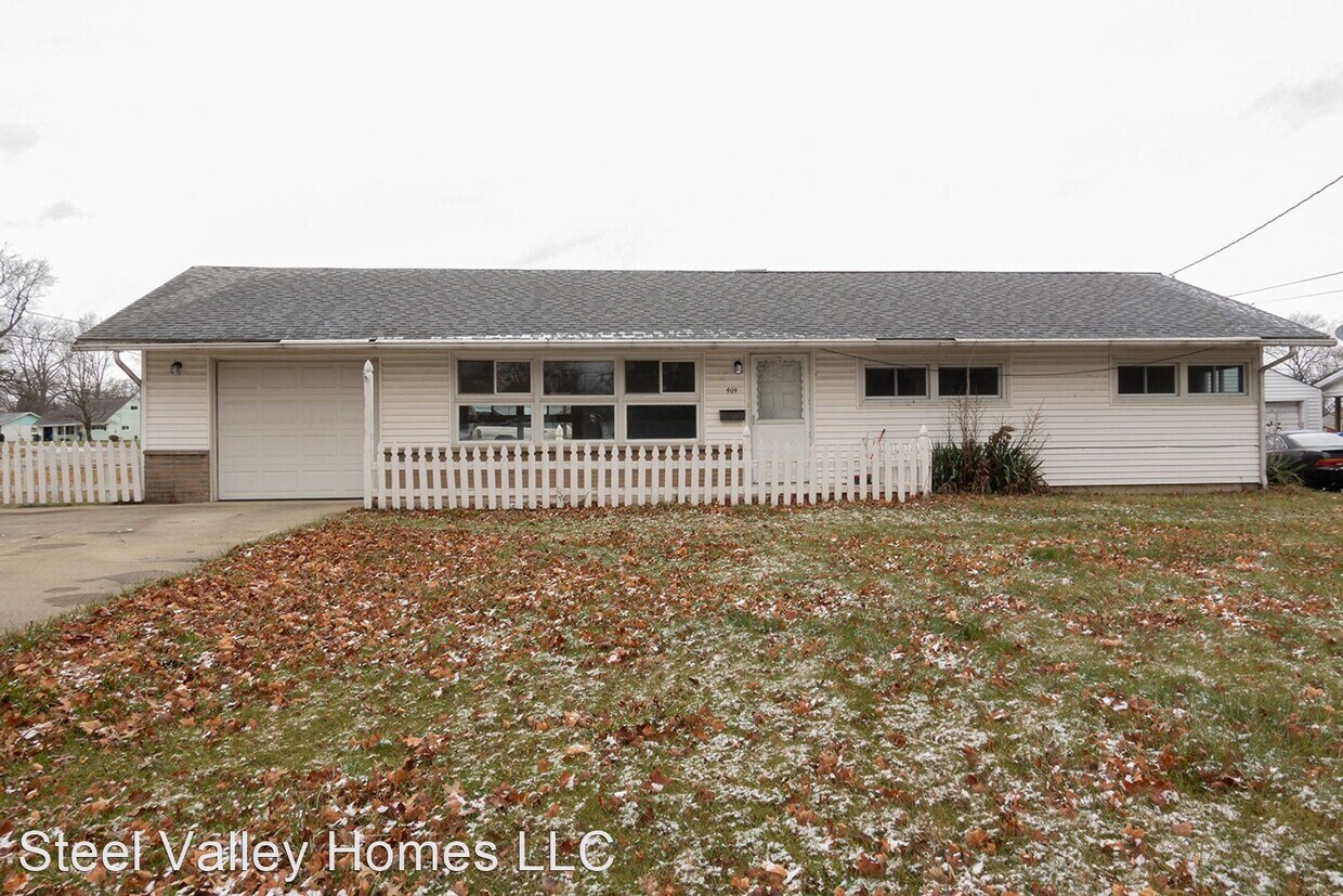 4114 Woodmere Dr, Youngstown, OH 44515 House Rental in Youngstown, OH