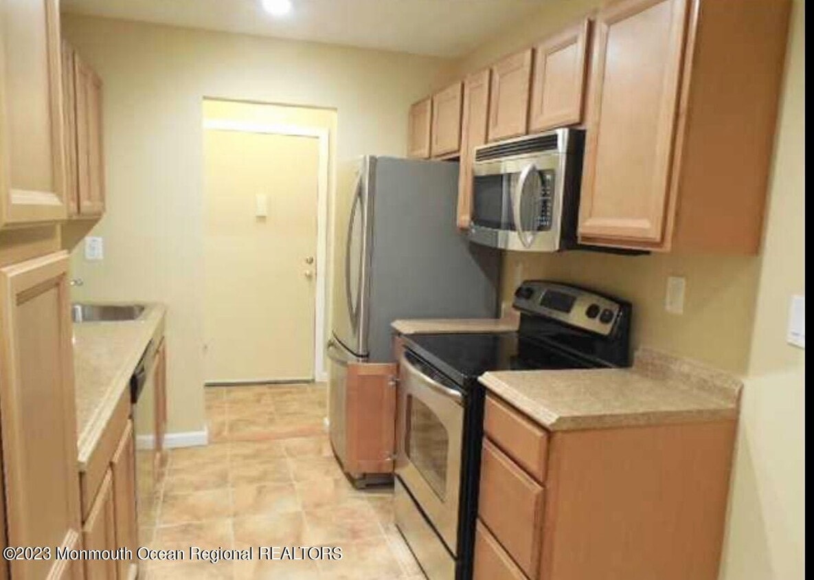 Foto principal - 97 Arrowood Rd