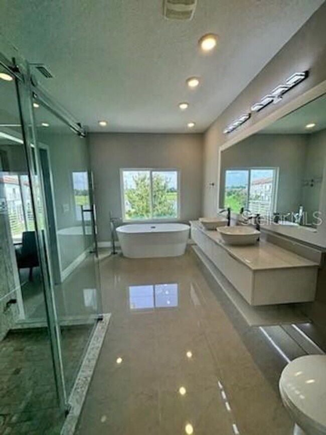 Foto del edificio - Providence Townhome For Rent