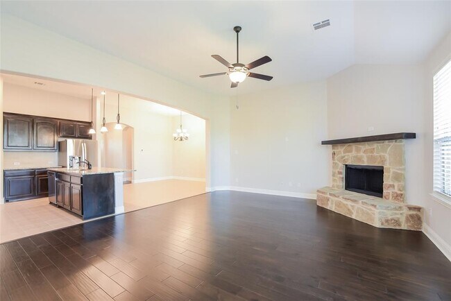 Building Photo - 251 Valley View Dr
