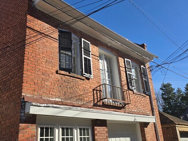 Foto del edificio - 1103 W Franklin St