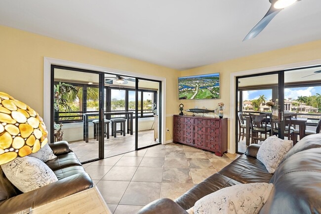 Foto del edificio - 533 Oak Harbour Dr