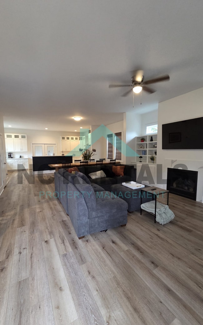 Building Photo - 1501 E Jones St