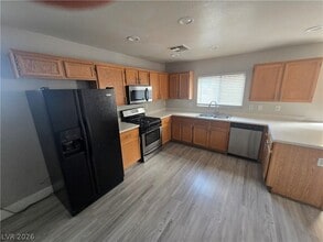 Building Photo - 5270 Paradise Skies Ave