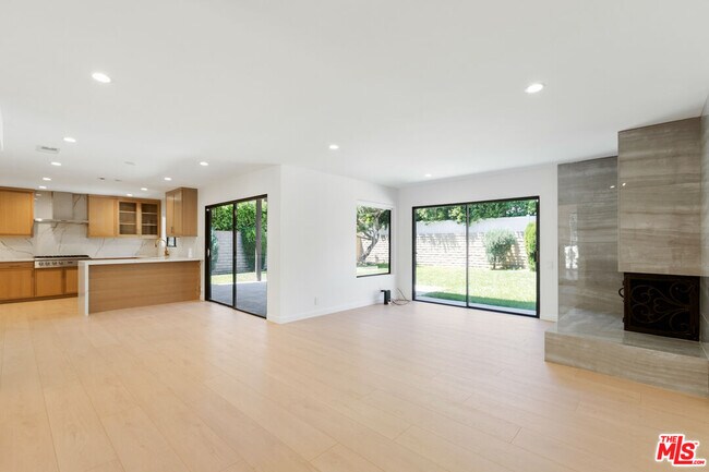 Foto del edificio - 4933 Collett Ave