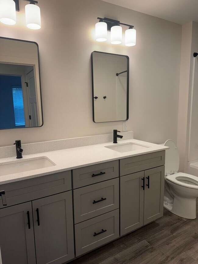 Foto del edificio - ALL New 4 plex townhomes Minutes from Downtown Indy and Fountain Square. These are a must see!!