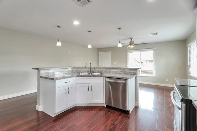 Foto del edificio - 5206 S 11th Ave