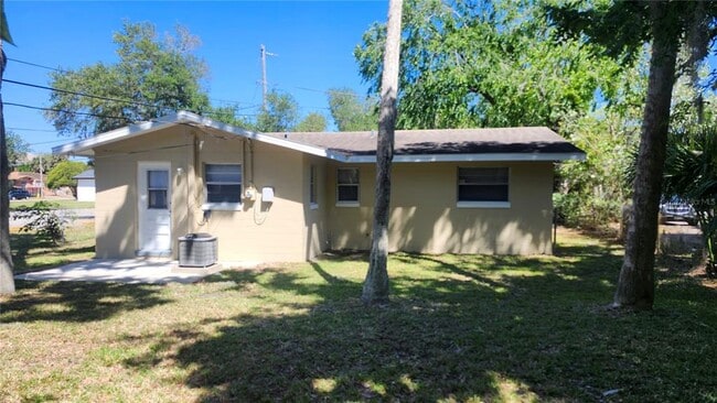 Building Photo - 565 3rd Ave