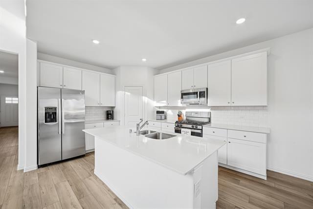 Foto del edificio - 10040 Thornapple Rd