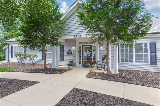 Building Photo - Fully Furnished. Fully Comfortable!