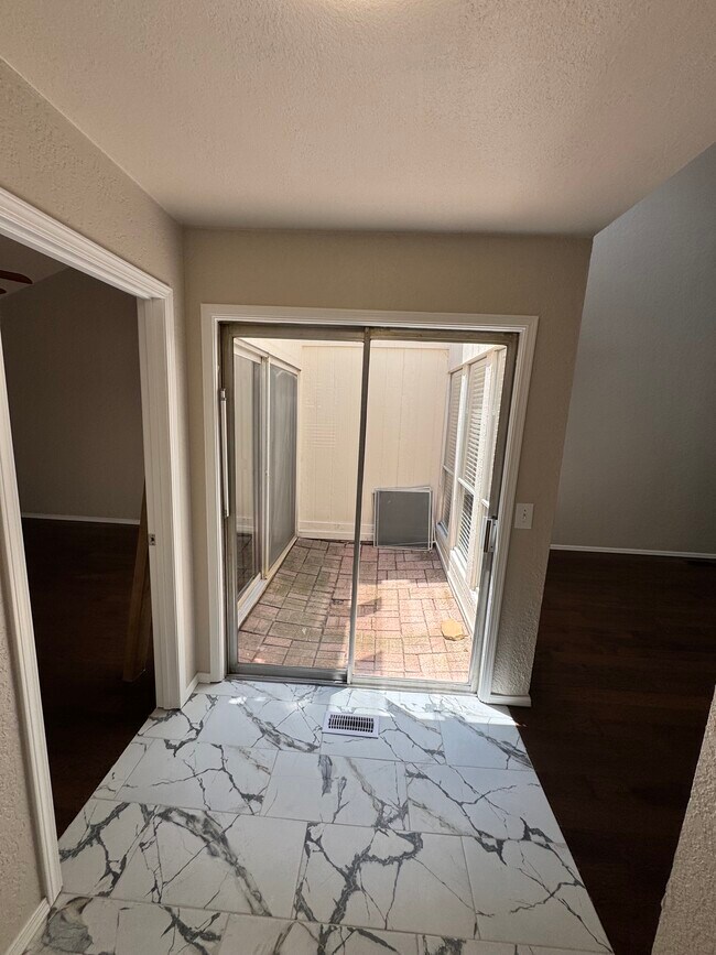 Foto del edificio - 405 Sundance Ln