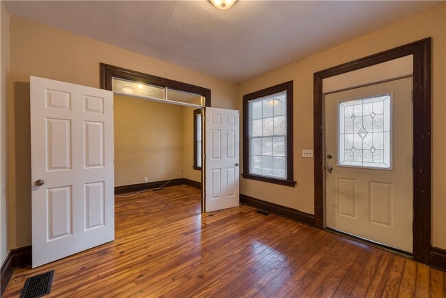 Building Photo - 779 S Goodman St