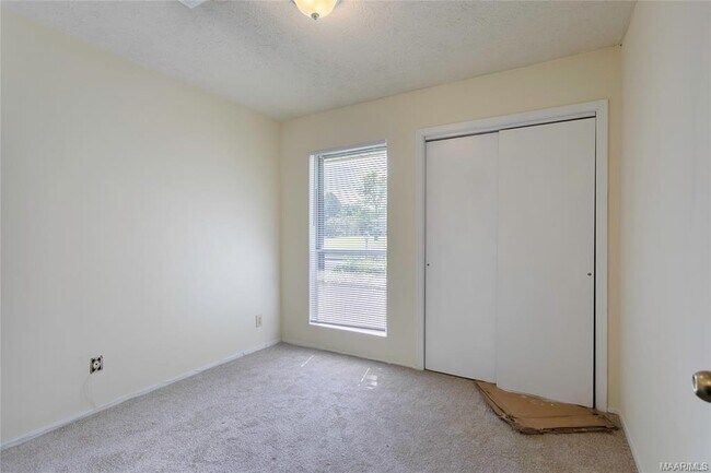 Building Photo - 513 Gardendale Dr