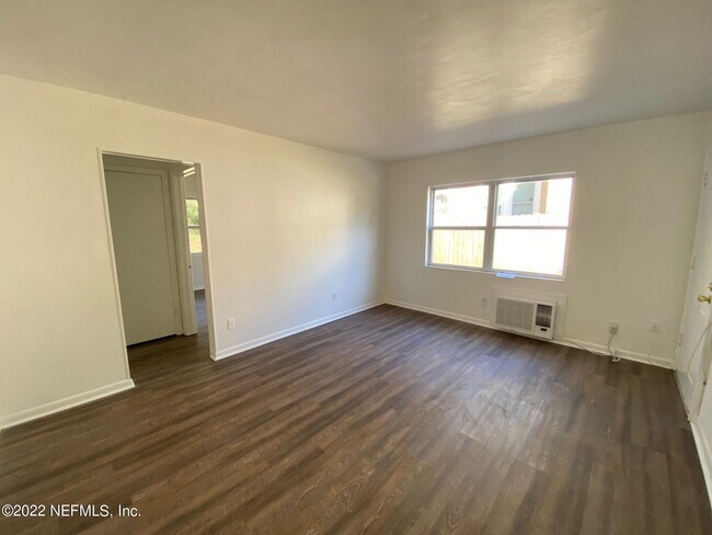 Foto del edificio - 2977 Collier Ave