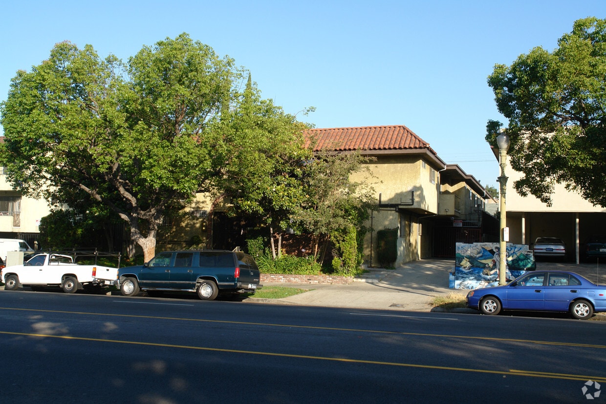Primary Photo - 215 S Rampart Blvd