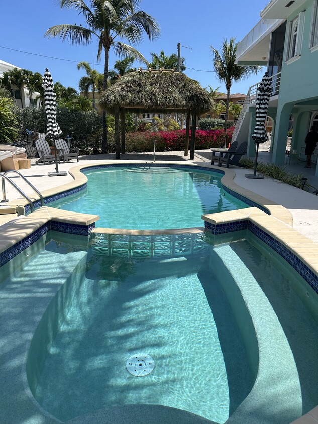Pool with jacuzzi - 196 Lorelane Pl