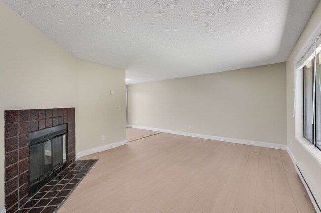 Building Photo - SOB1431-1433