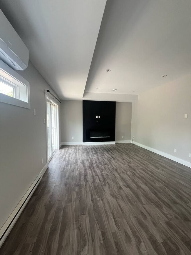 Building Photo - 162 Wesley St