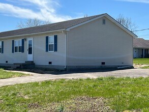 Building Photo - 17-19 Lynn Dr