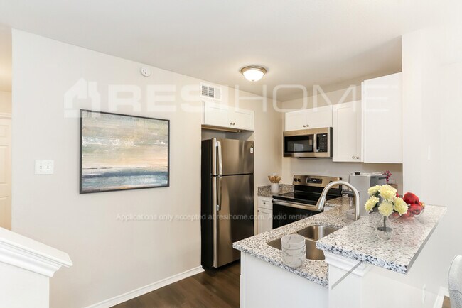 Foto del edificio - 907 Fairbanks Cir