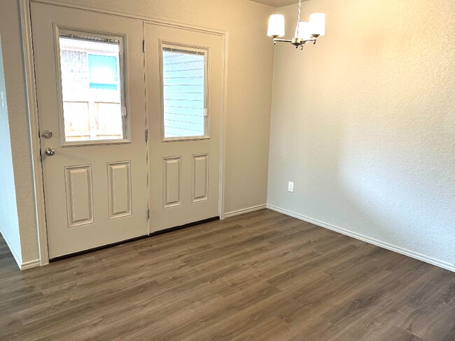 Building Photo - 119 Lost Trl