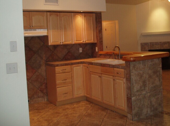 Building Photo - 7112 S Camino Grande