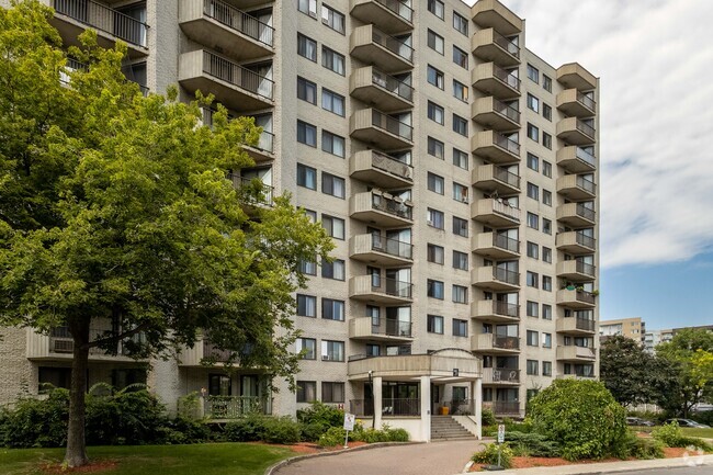 Photo du bâtiment - La Framboise Apartments