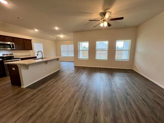 Foto del edificio - 8109 Dogwood Dr