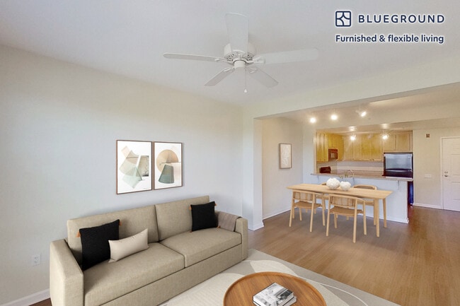 Building Photo - 1099 Admiral Ct