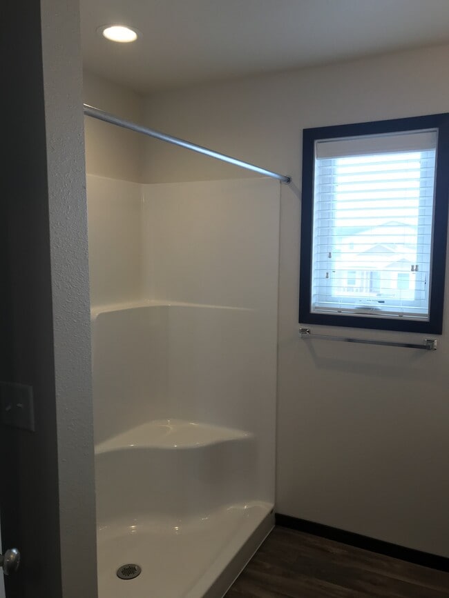 Building Photo - 717 14th St SE